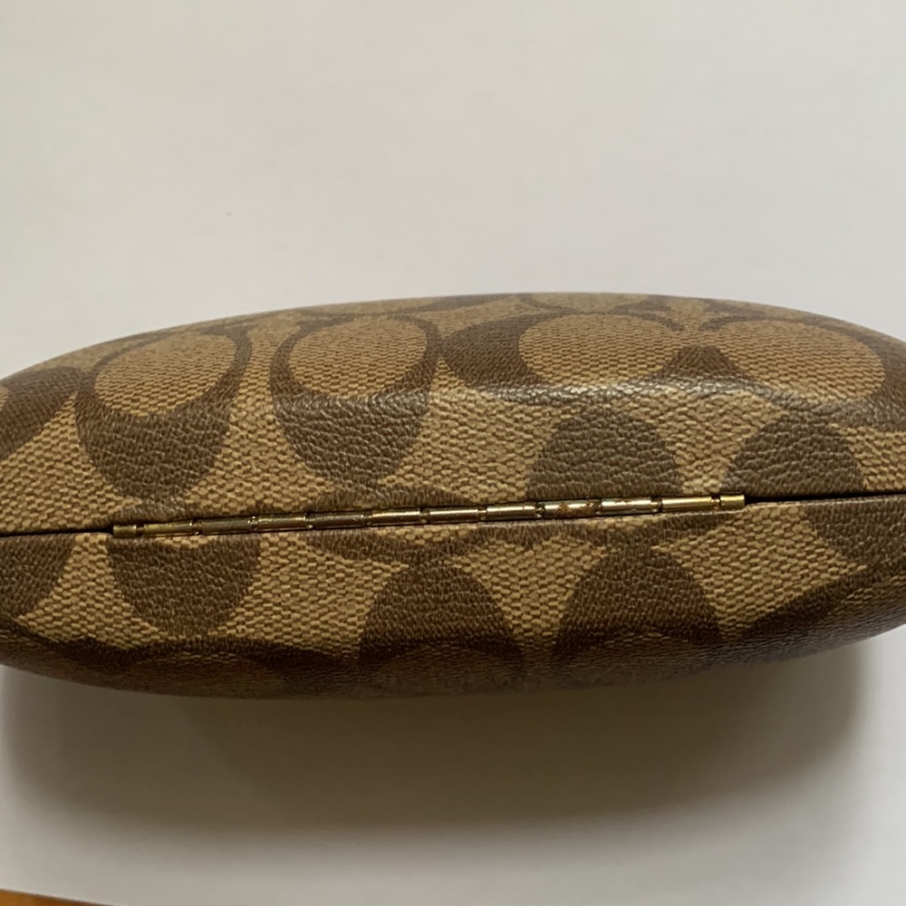 Coach case - Picture 2 of 8